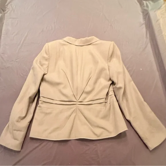 Escada Linen Cream Pleat back Blazer/Jacket Size 44/XL MSRP $325 - Picture 2 of 15